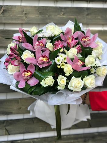 Букет цветов из: Розы и Хризантемы в Боголюбово
