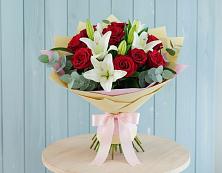 Букет цветов из:  Лилии и Розы в Боголюбово