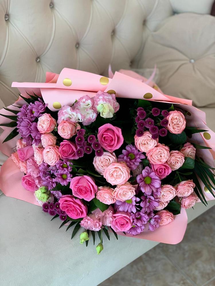 Букет цветов из: Хризантемы, Розы и Лизиантусы в Боголюбово