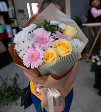 Букет цветов из:  Герберы, Розы и Хризантемы в Боголюбово