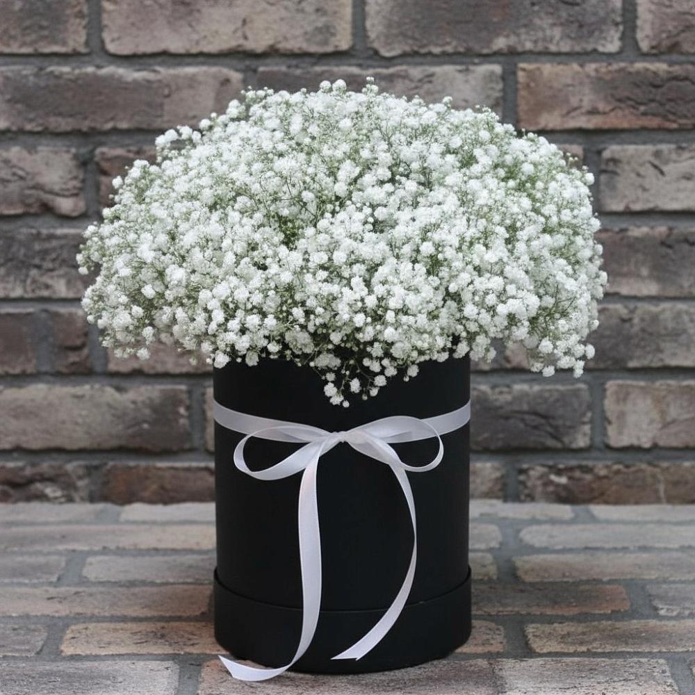 Цветочная композиция из Гипсофила в шляпной коробке в Боголюбово