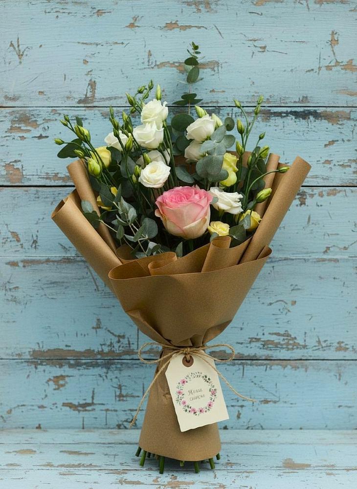 Букет цветов из: Розы и Лизиантусы в Боголюбово