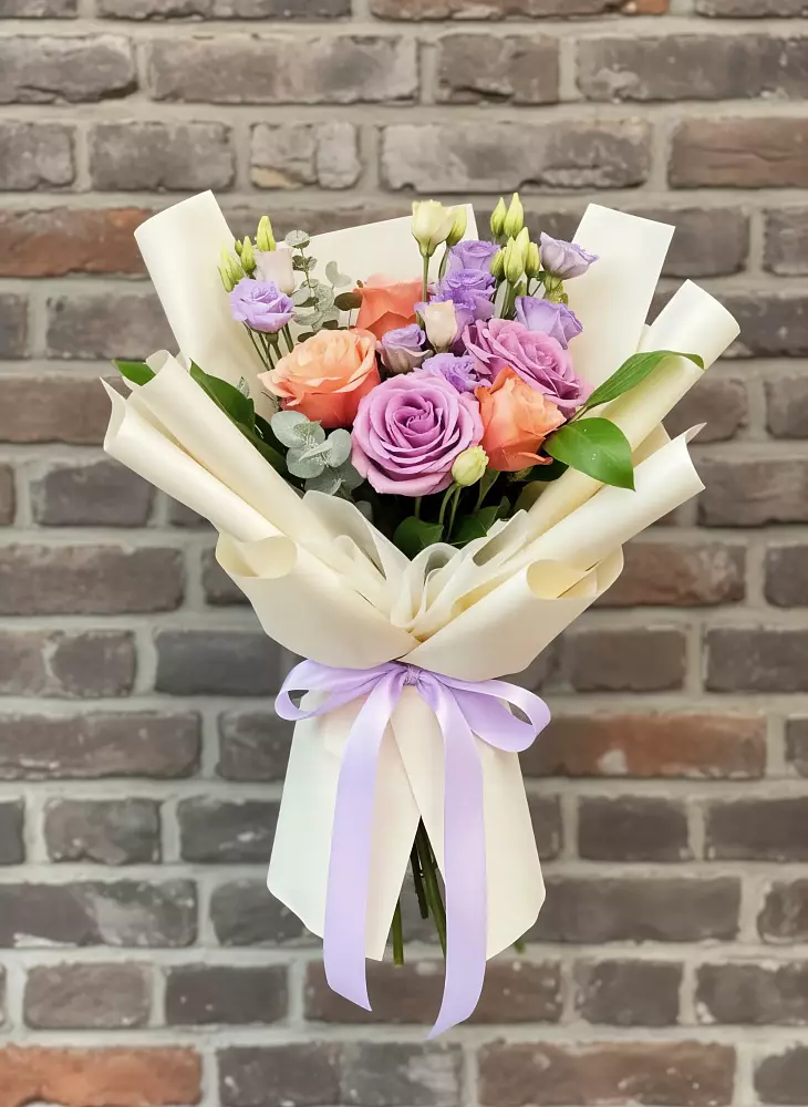 Букет цветов из: Лизиантусы и Розы в Боголюбово