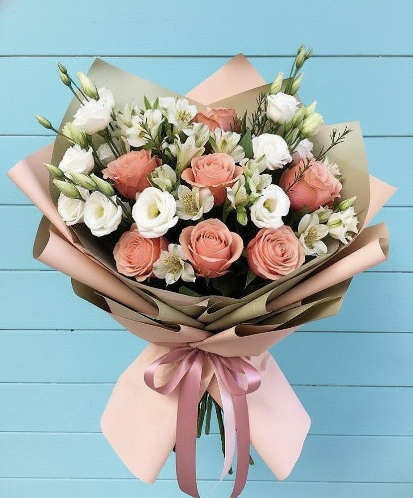 Букет цветов из: Розы, Альстромерии и Лизиантусы в Боголюбово