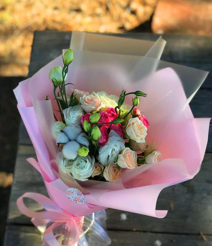 Букет цветов из: Розы и Лизиантусы в Боголюбово