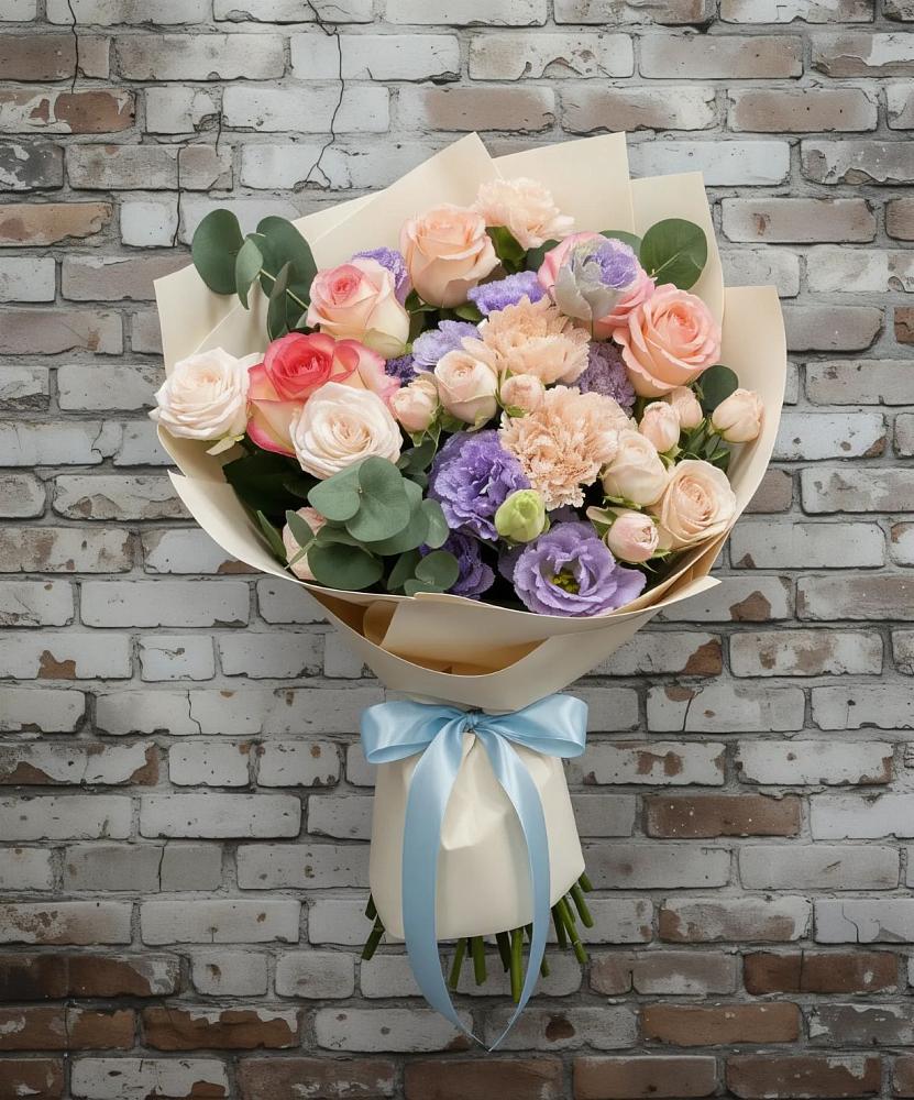 Букет цветов из: Розы, Лизиантусы и Гвоздики в Боголюбово