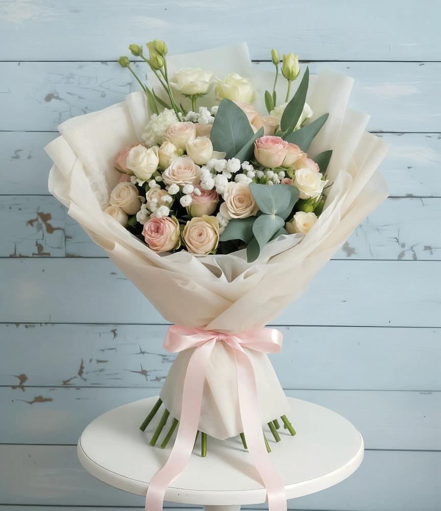 Букет цветов из: Розы и Лизиантусы в Боголюбово