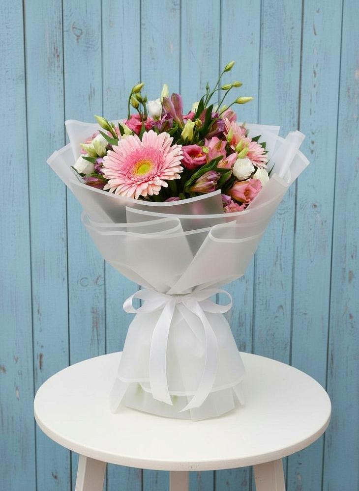 Букет цветов из: Герберы, Альстромерии и Лизиантусы в Боголюбово