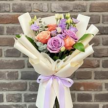 Букет цветов из:  Лизиантусы и Розы в Боголюбово