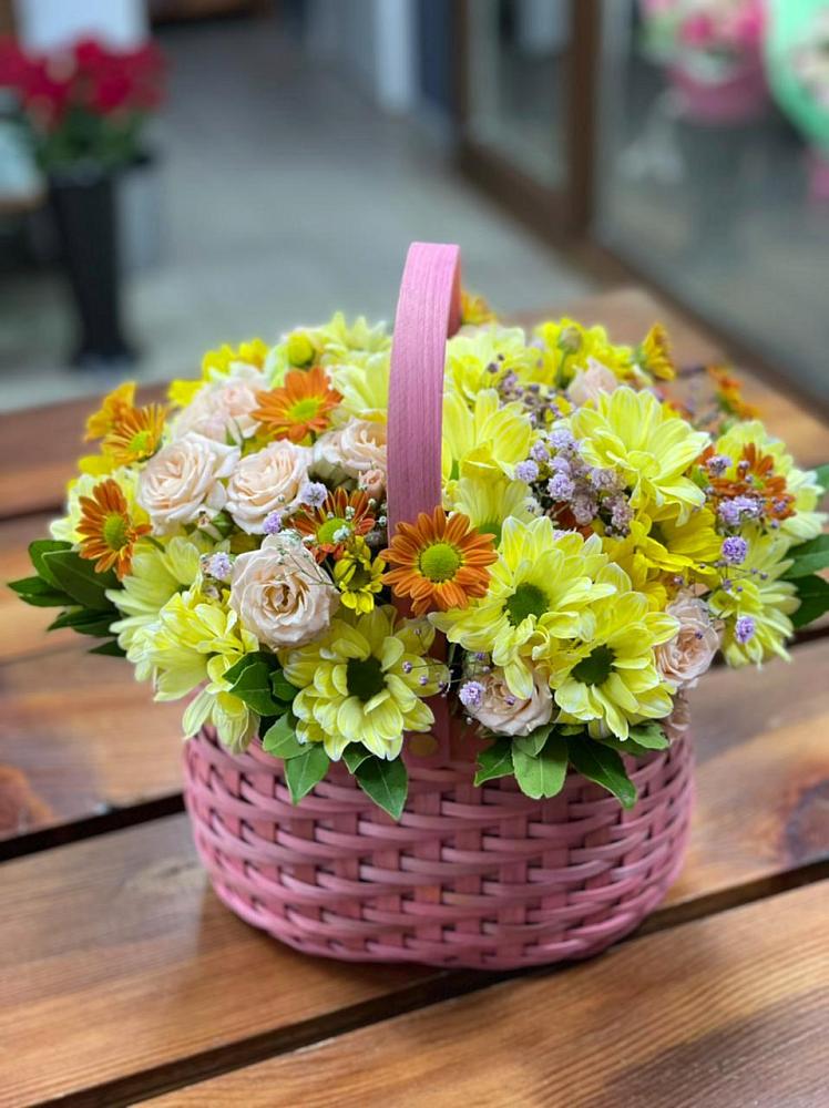 Цветочная композиция из Хризантемы и Розы в корзине в Боголюбово