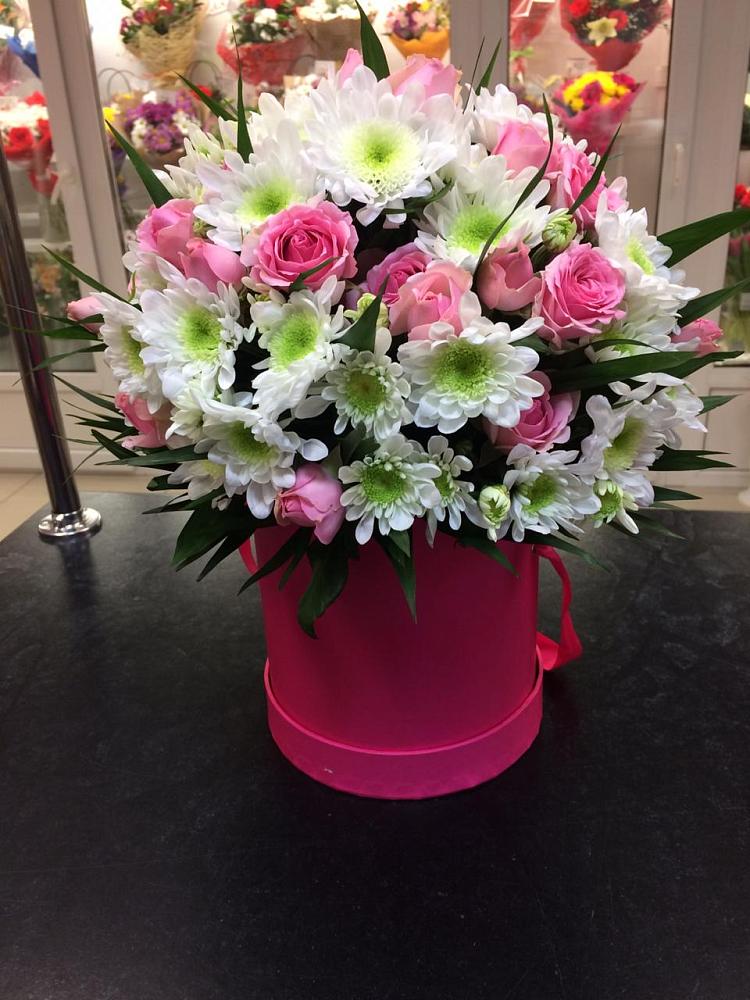 Цветочная композиция из Розы и Хризантемы в шляпной коробке в Боголюбово