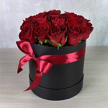 Цветочная композиция из Розы в шляпной коробке в Боголюбово