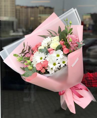Букет цветов из: Розы, Лизиантусы и Хризантемы в Боголюбово