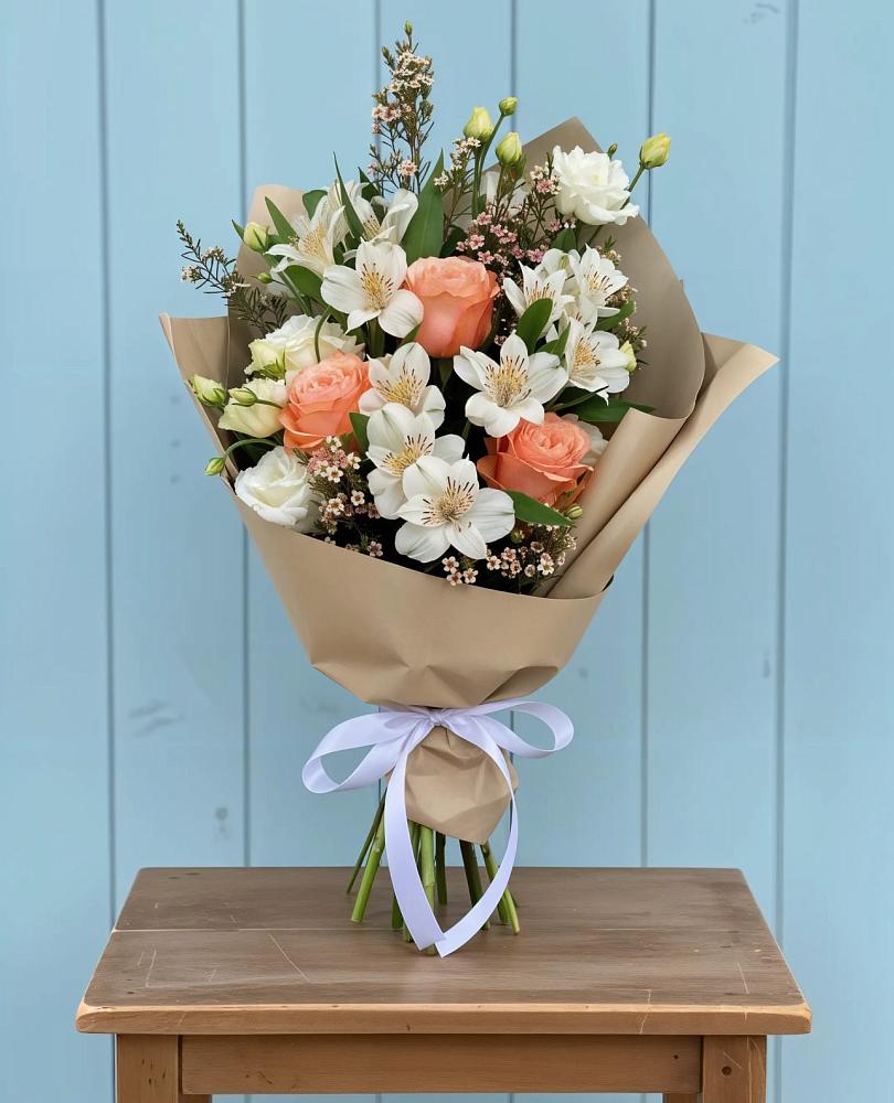 Букет цветов из: Альстромерии, Лизиантусы, Розы и Хризантемы в Боголюбово