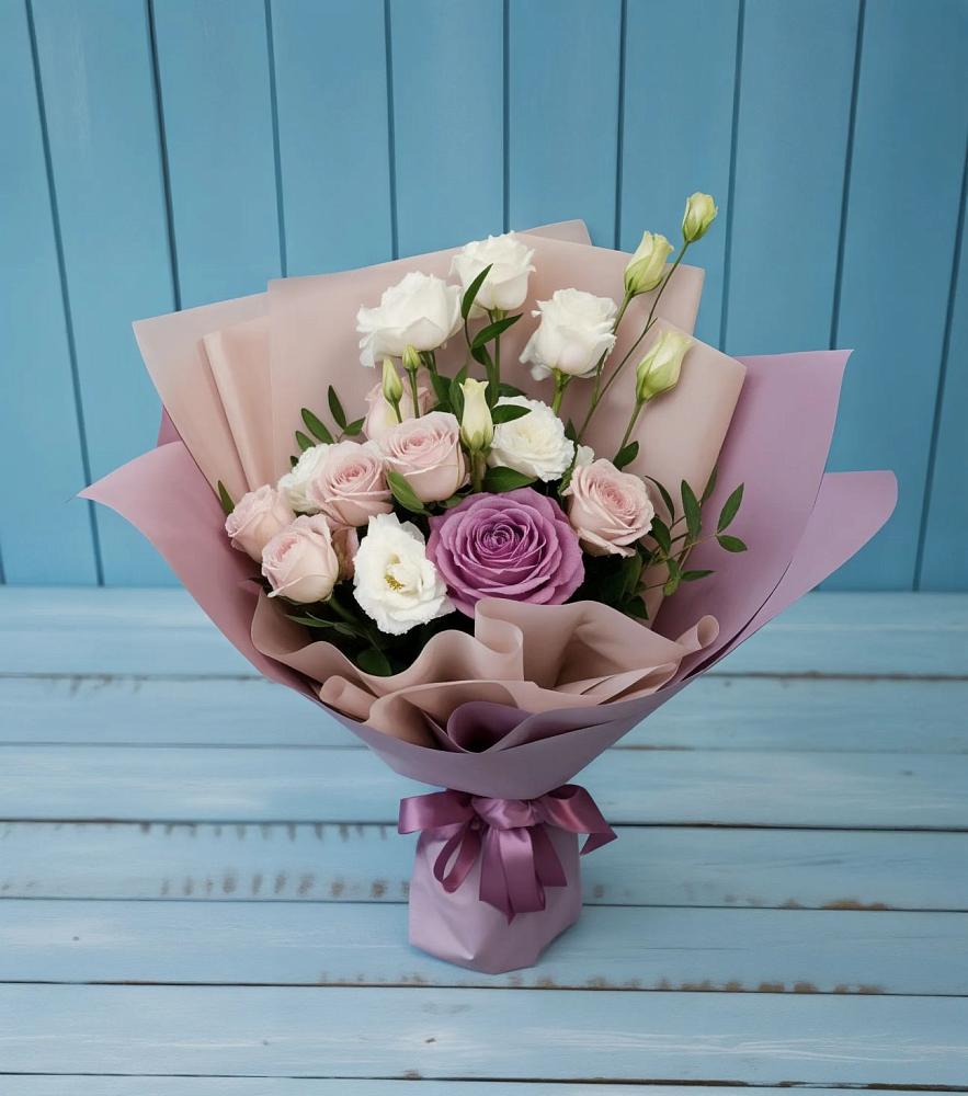 Букет цветов из: Розы и Лизиантусы в Боголюбово